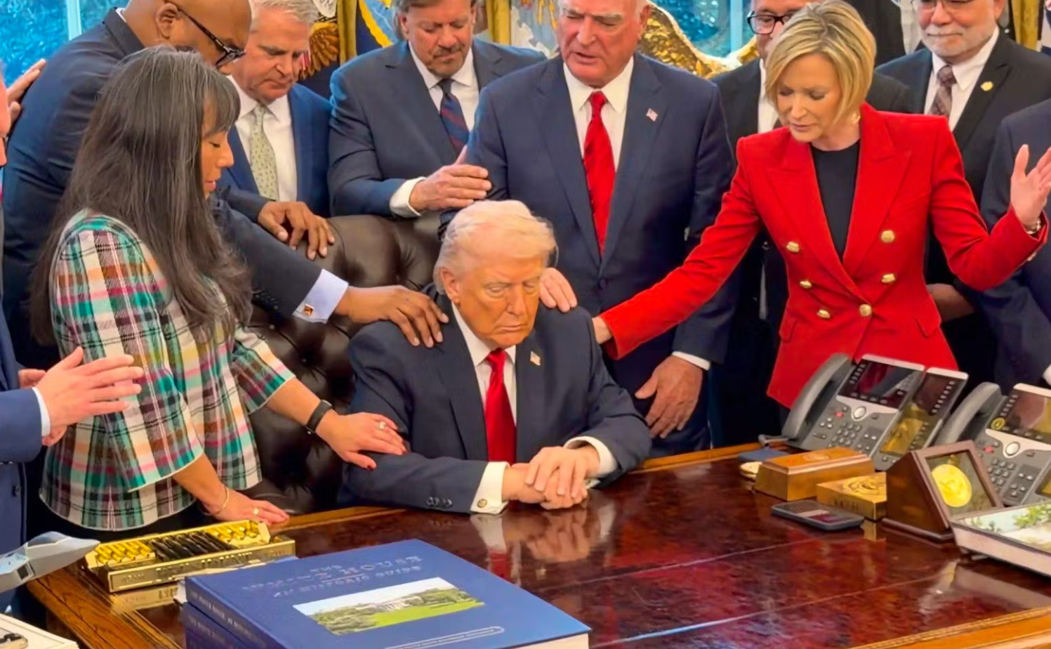 Prier pour les autorités sans sacraliser le pouvoir